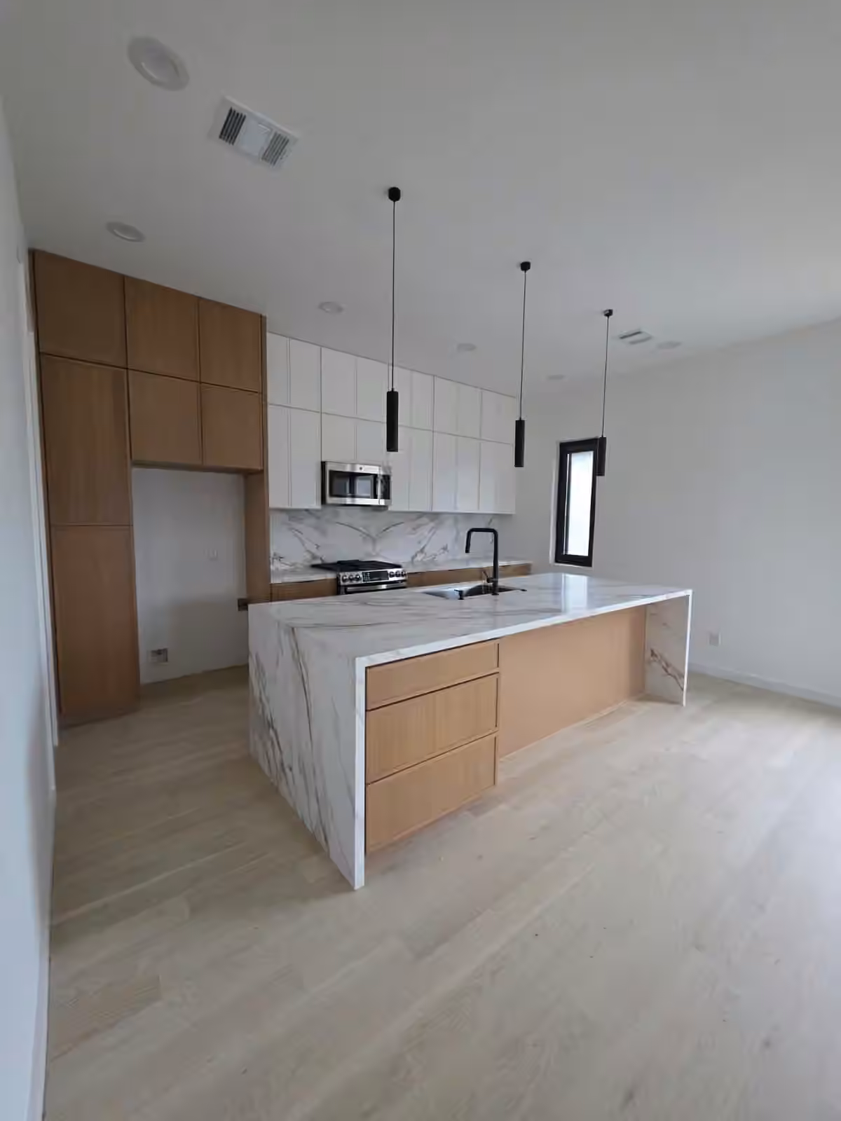 Photo 3 of 4125 Marina St, Houston, TX