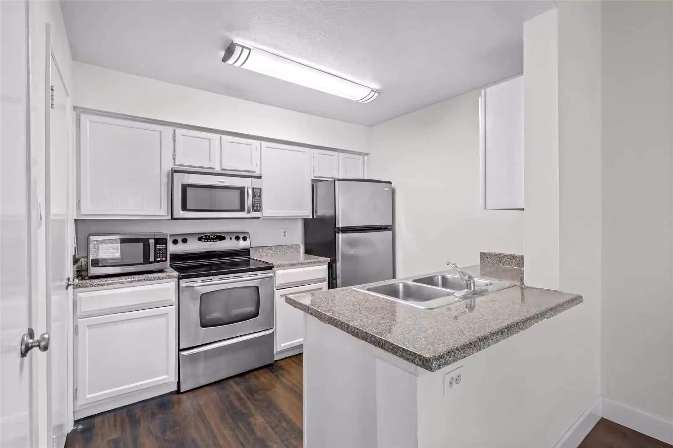 Photo 4 of 3900 Woodchase Drive 162, Houston, TX