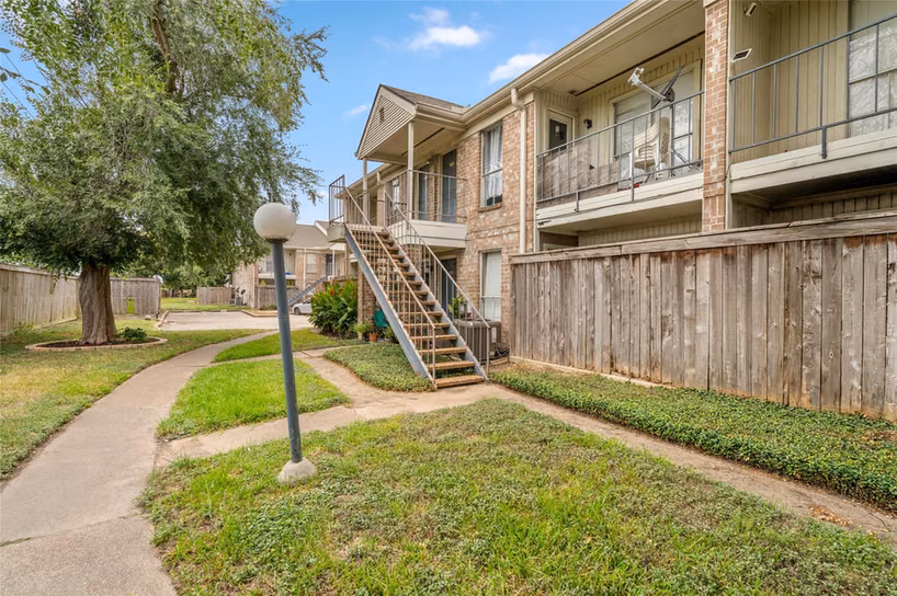 Photo 7 of 3900 Woodchase Drive 162, Houston, TX