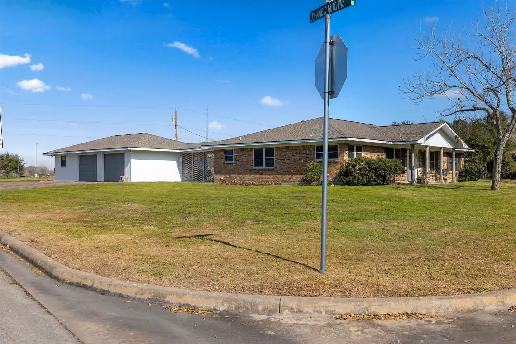 Photo 5 of 727 Partridge Lane, Eagle Lake, TX