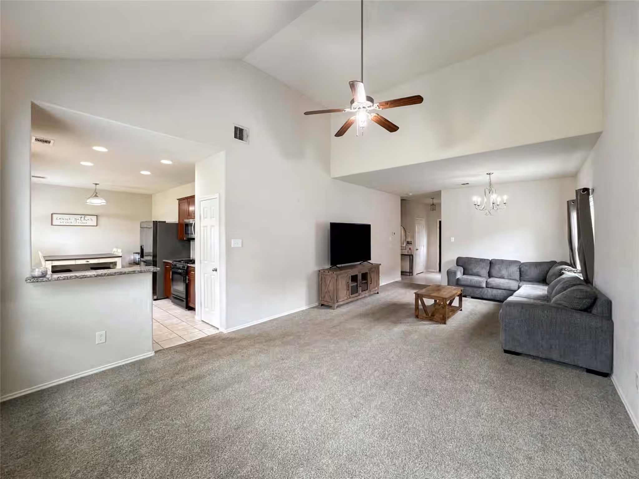 Photo 3 of 3041 Boxwood Springs Lane, Dickinson, TX