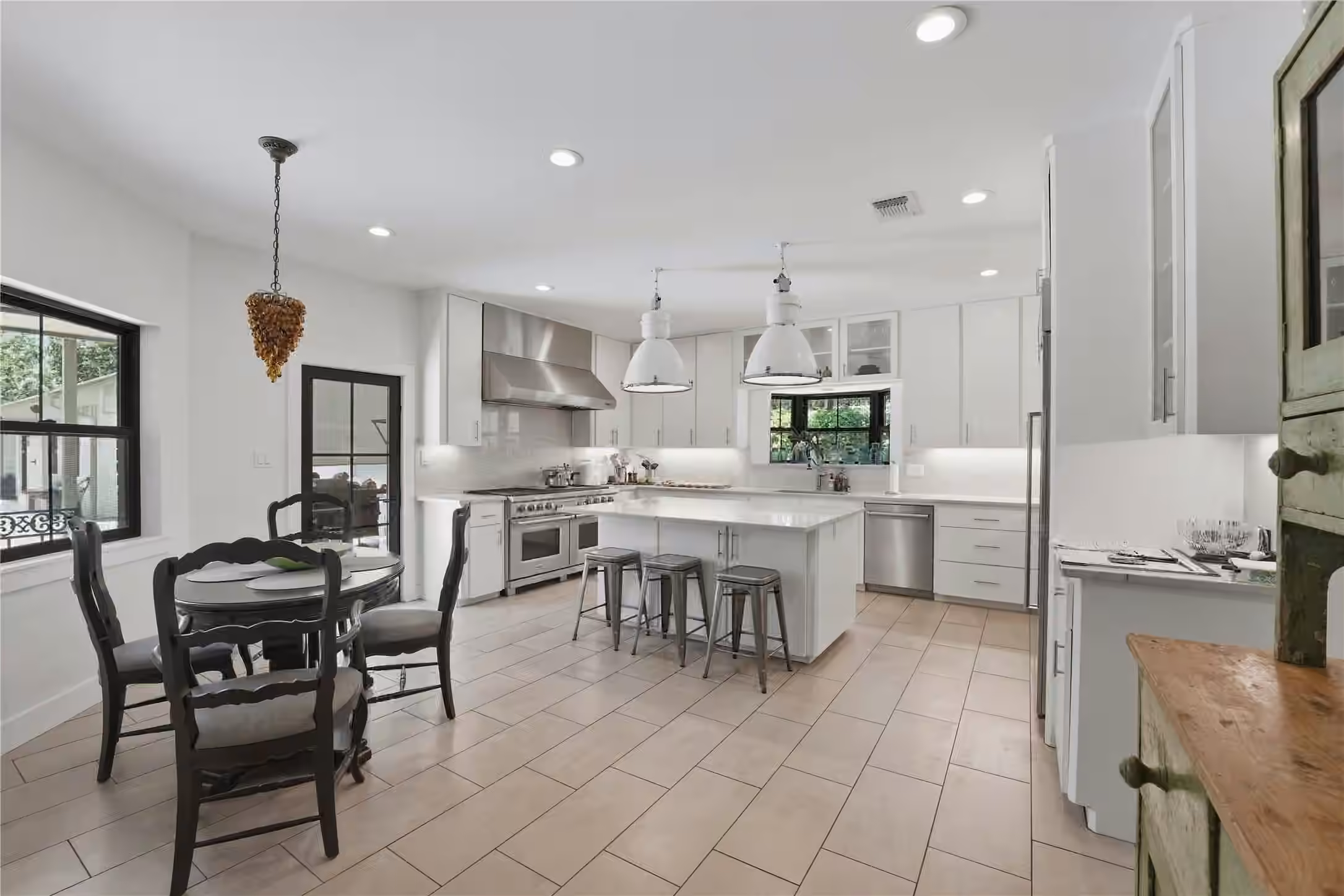 Photo 4 of 1124 Bowie Street, Columbus, TX