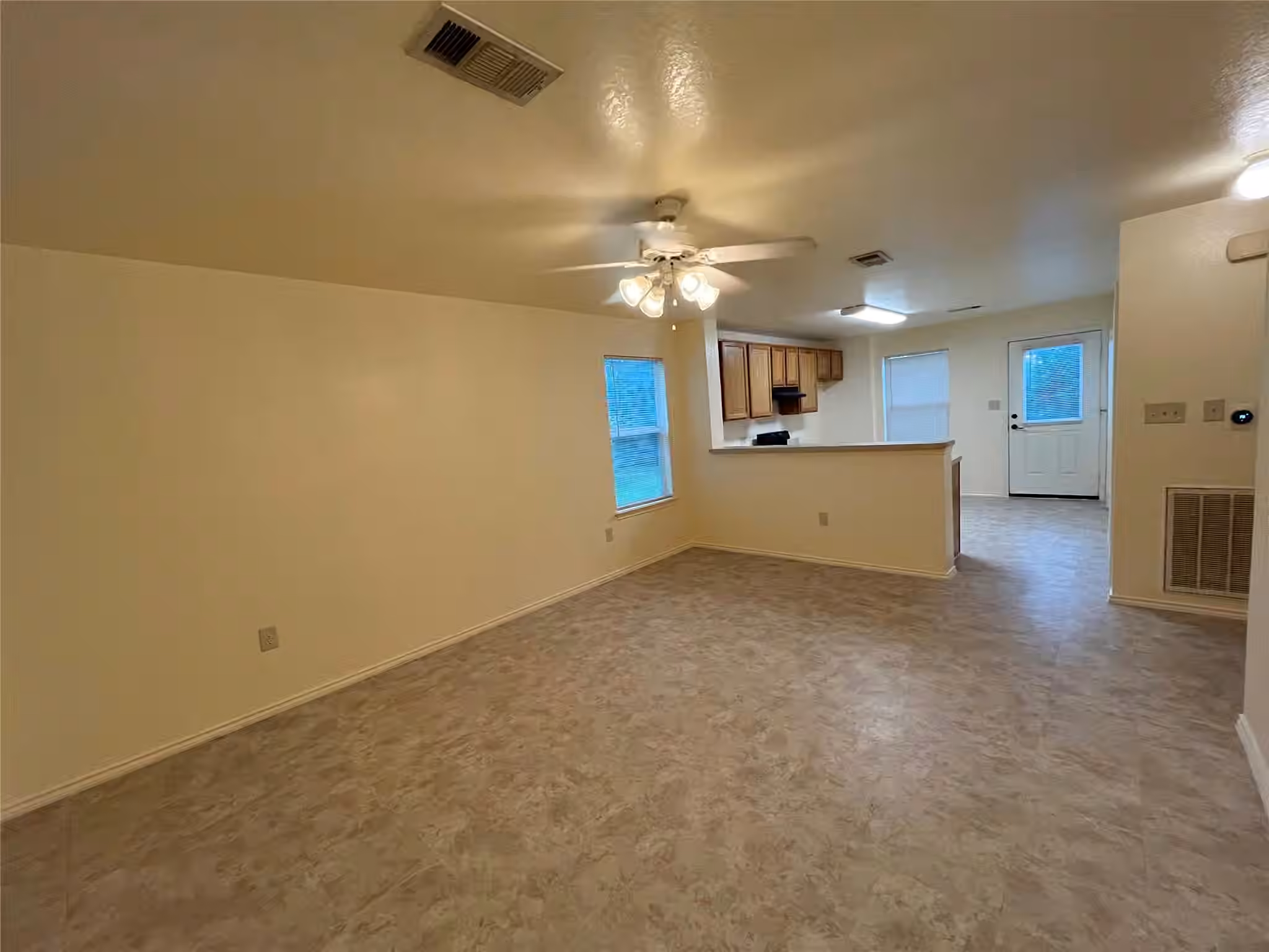 Photo 5 of 13023 Pleasant Valley Drive, Rosharon, TX