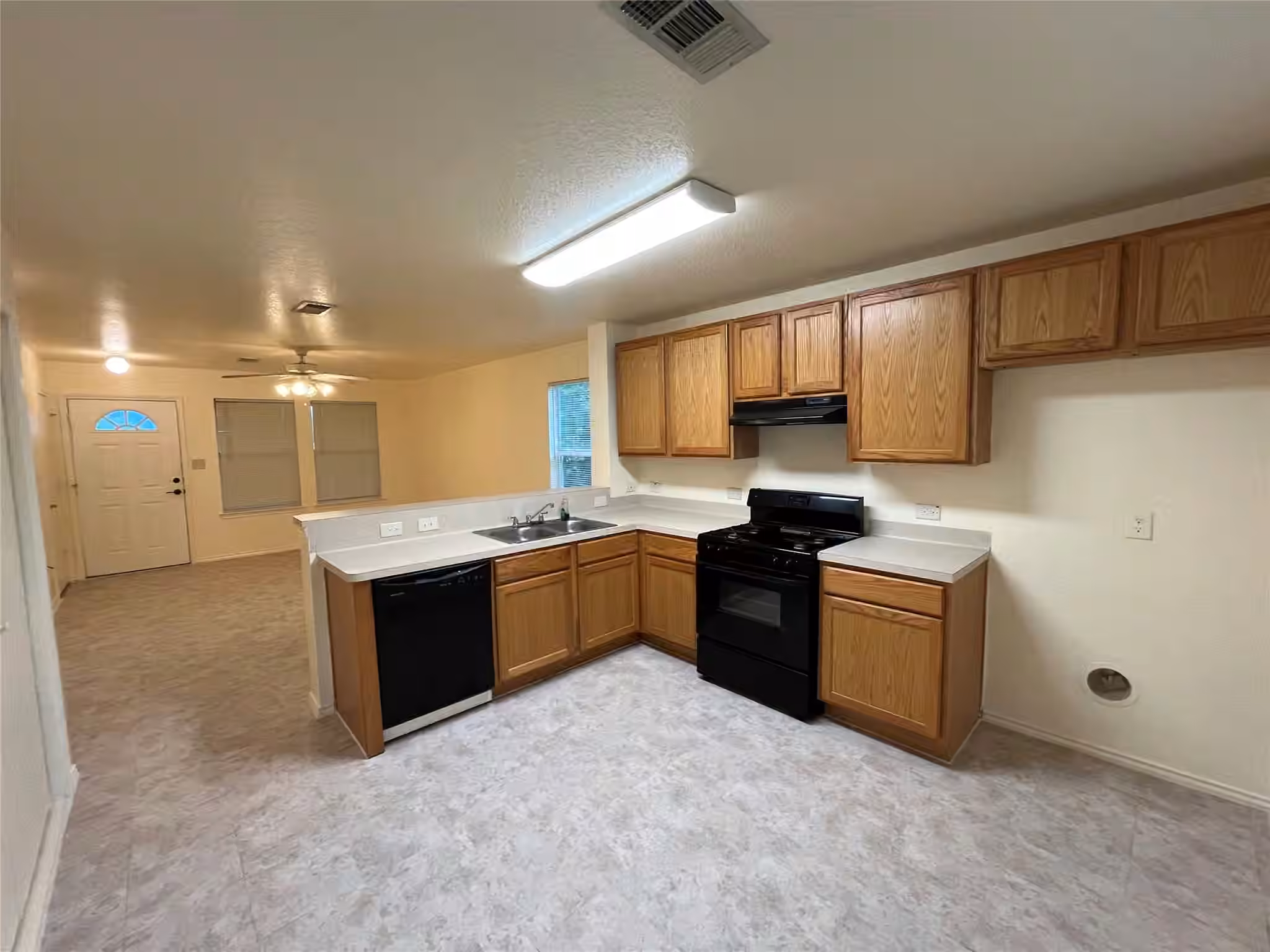 Photo 6 of 13023 Pleasant Valley Drive, Rosharon, TX