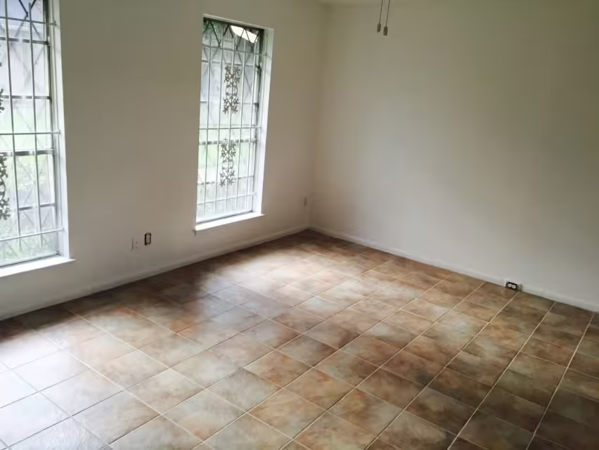 Photo 5 of 10466 Hammerly Boulevard 70, Houston, TX