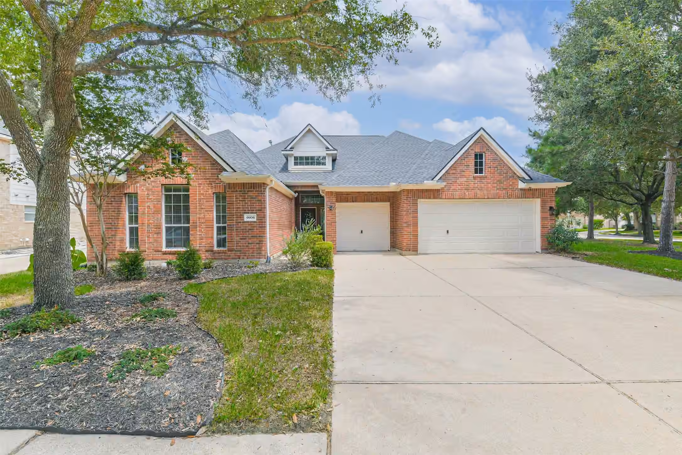 Photo 3 of 9906 Palisade Lakes Drive, Houston, TX