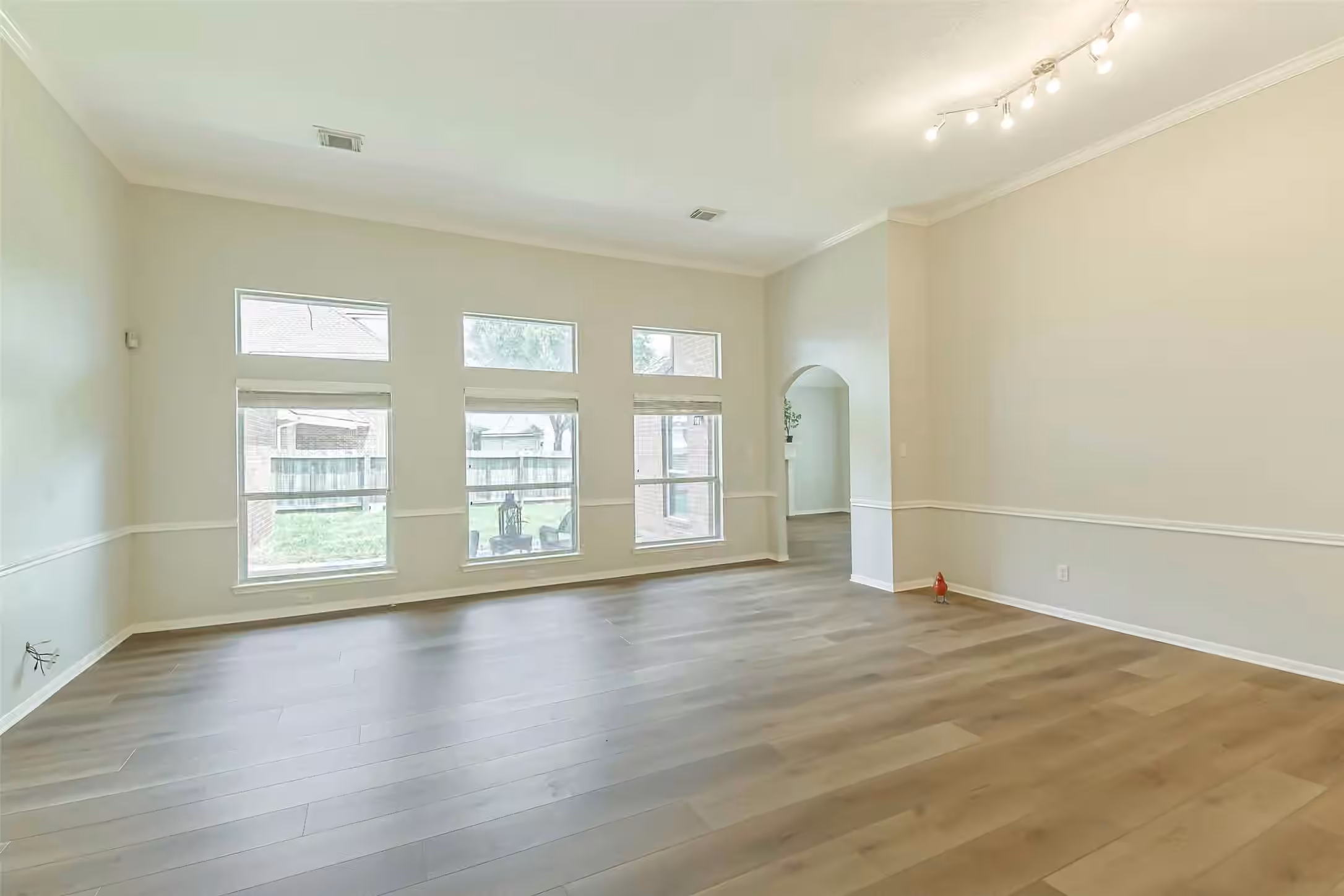 Photo 7 of 9906 Palisade Lakes Drive, Houston, TX