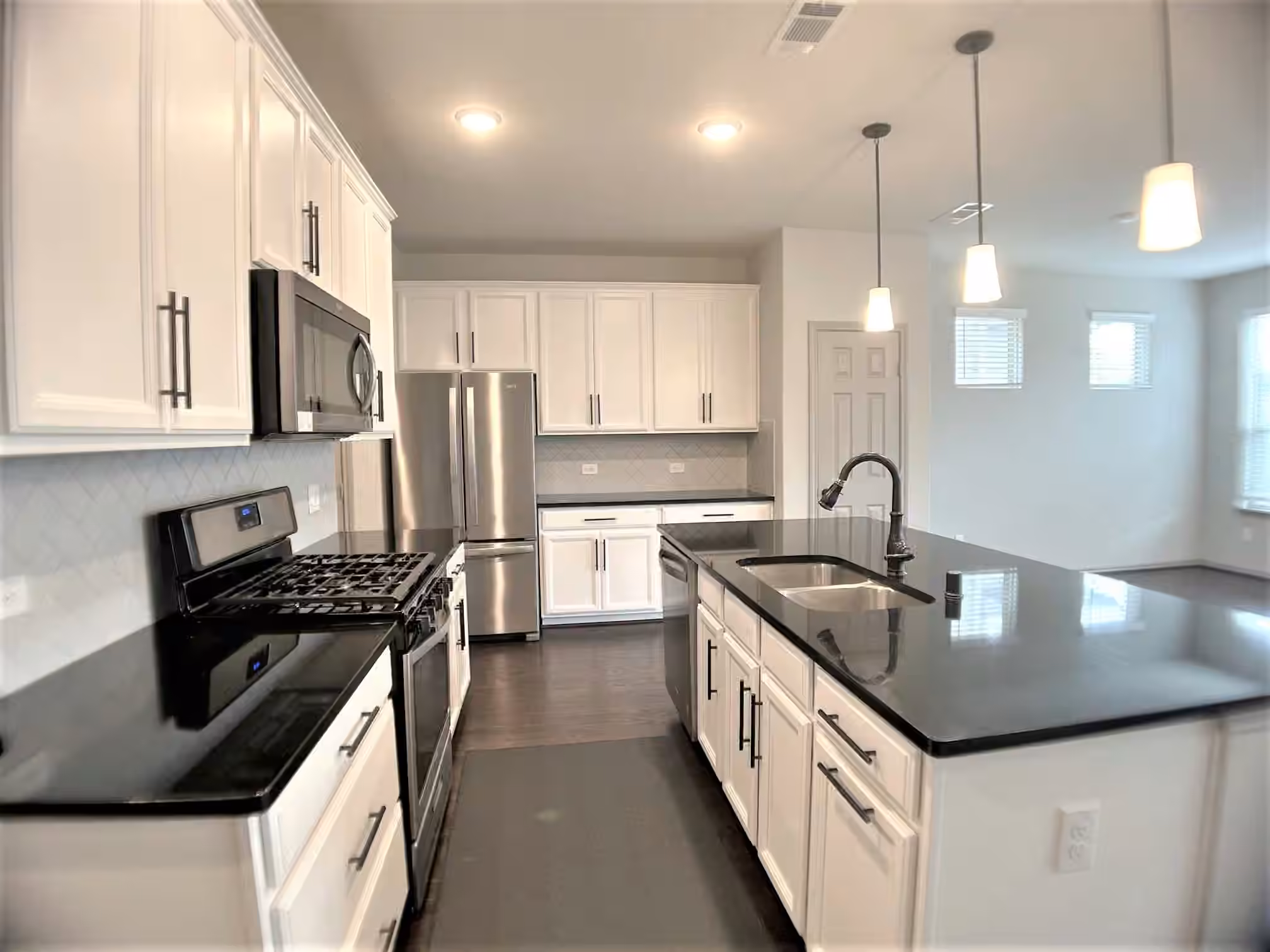 Photo 7 of 8656 Hollyoaks Creek Lane, Houston, TX