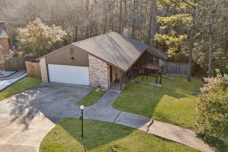 Photo of 24617 Camwood Road, Huntsville, TX 77320
