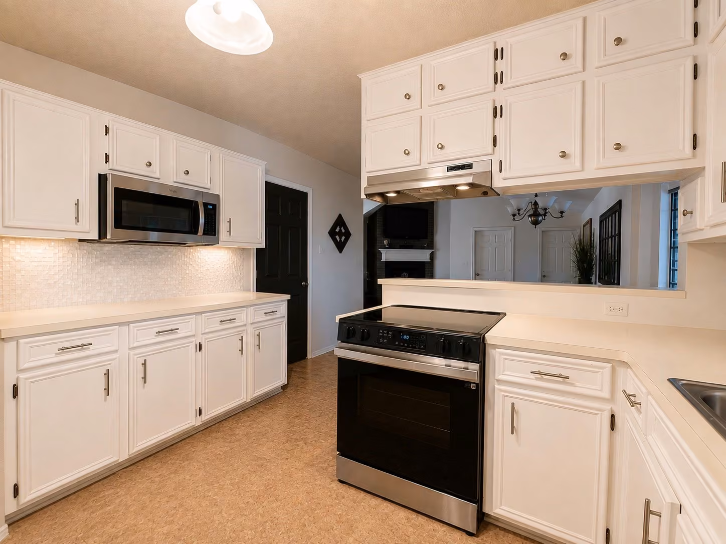 Photo 5 of 1105 E Adoue Street, Alvin, TX