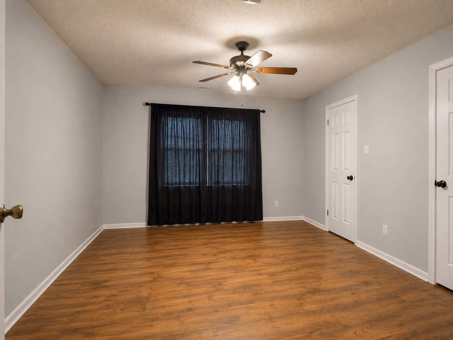 Photo 6 of 1105 E Adoue Street, Alvin, TX