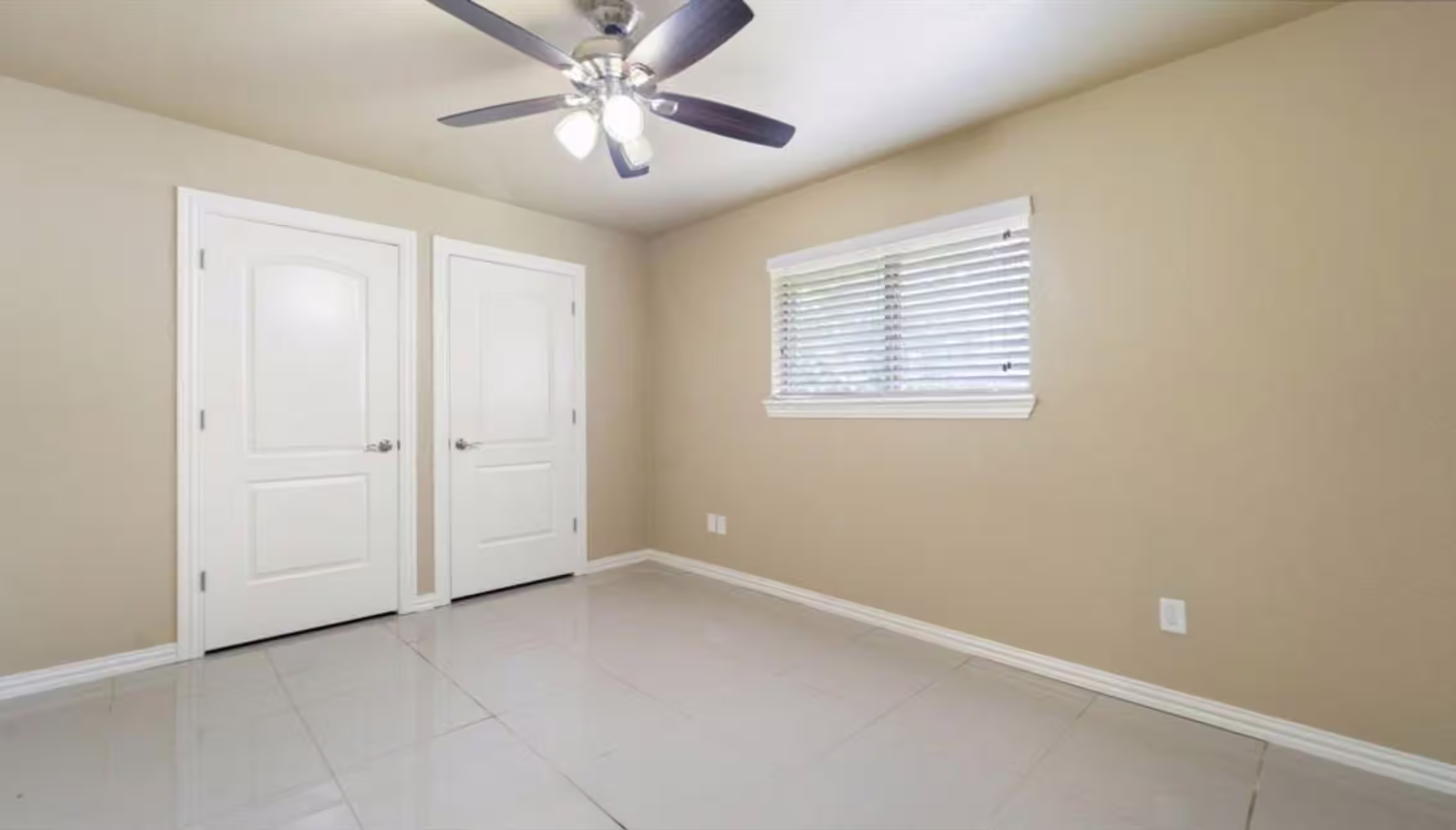 Photo 5 of 2715 Toyah Avenue, Houston, TX