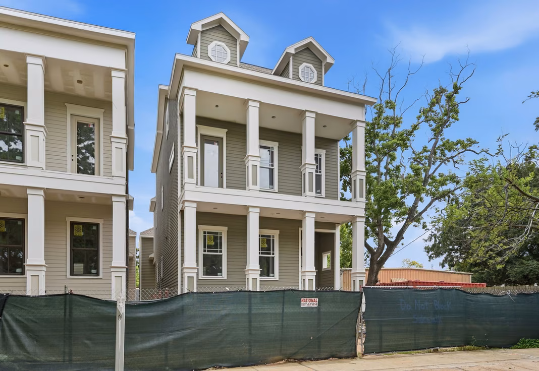 Photo 2 of 312 w 9th St, Houston, TX