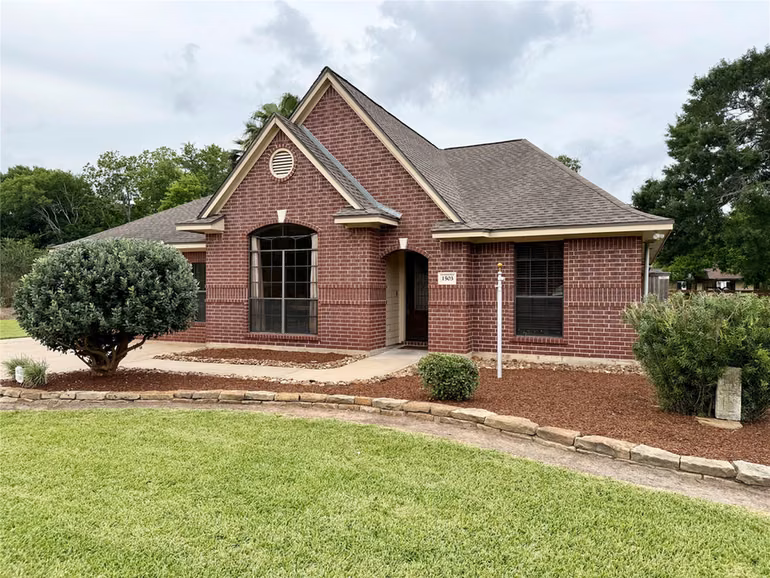 Photo of 1503 Avenue H, Danbury, TX