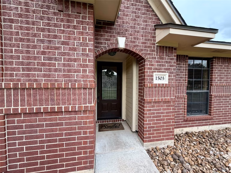 Photo 5 of 1503 Avenue H, Danbury, TX