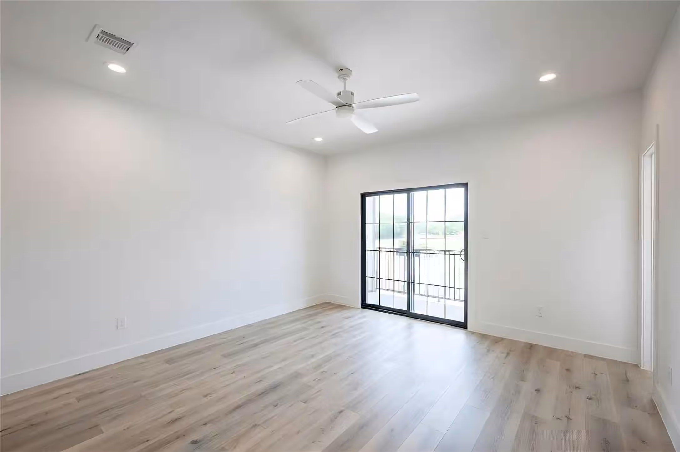 Photo 6 of 4406 W Hoa Sen Circle, Houston, TX