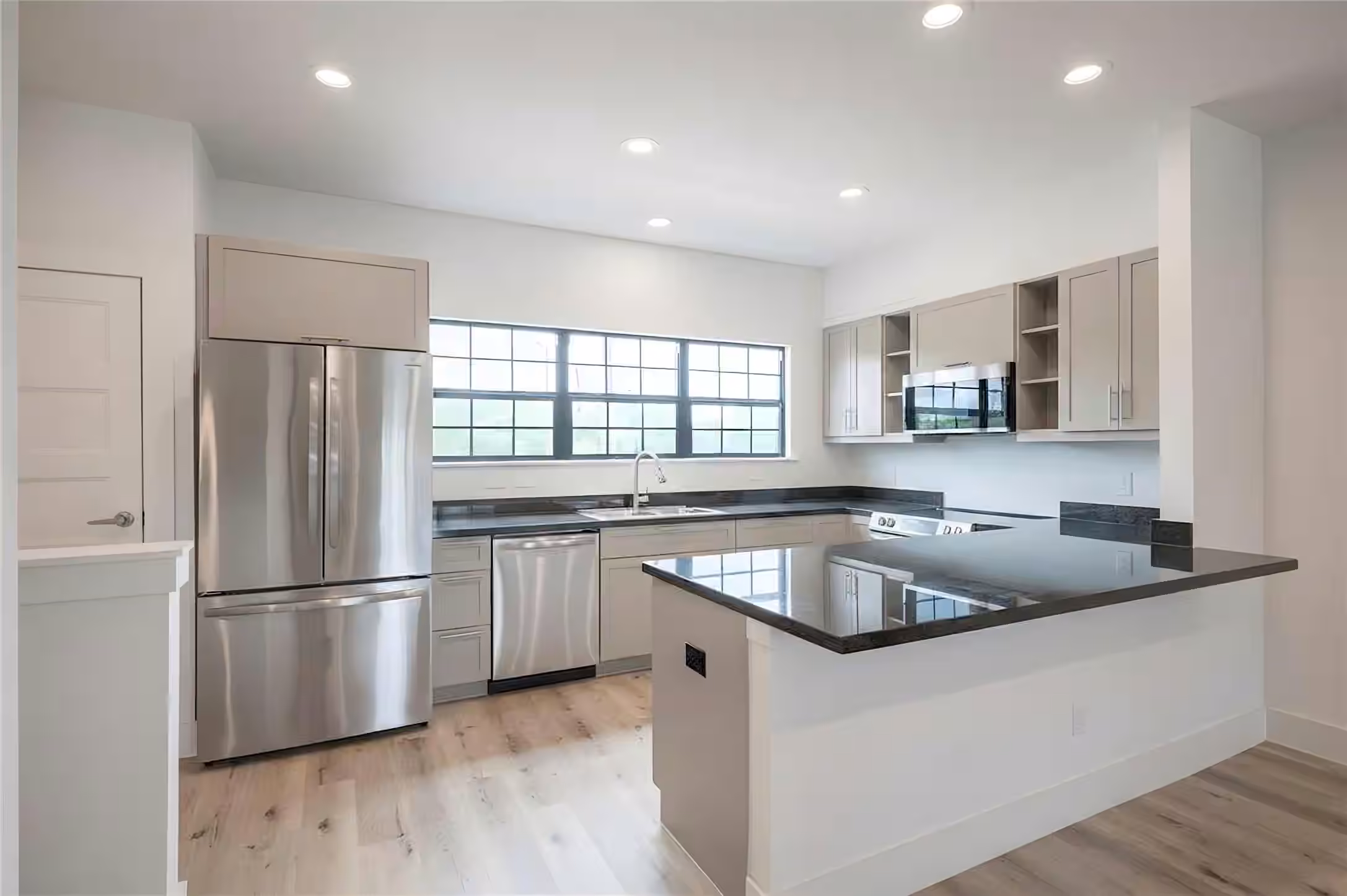 Photo 7 of 4406 W Hoa Sen Circle, Houston, TX