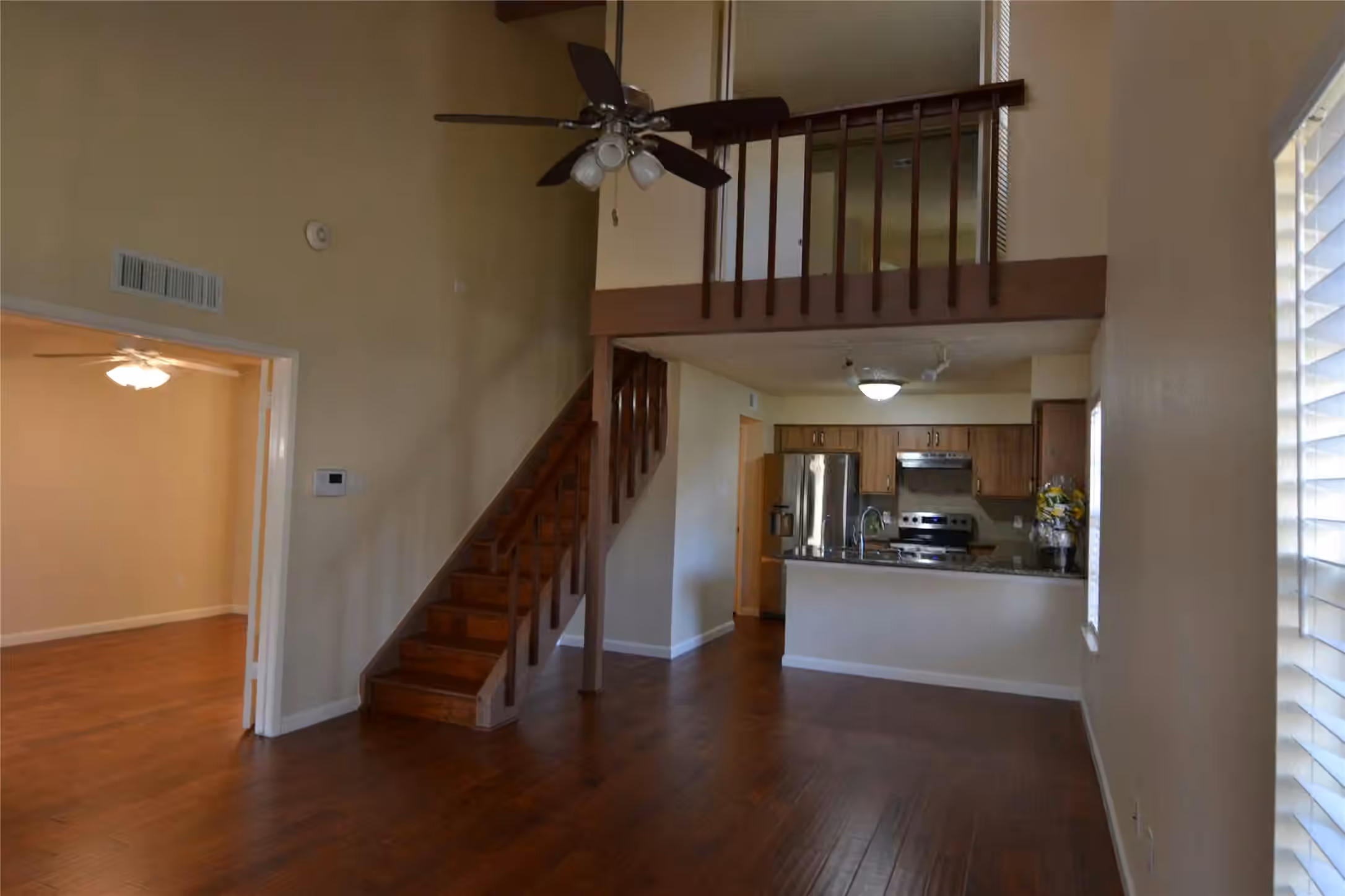 Photo 5 of 13461 Garden Grove 761, Houston, TX