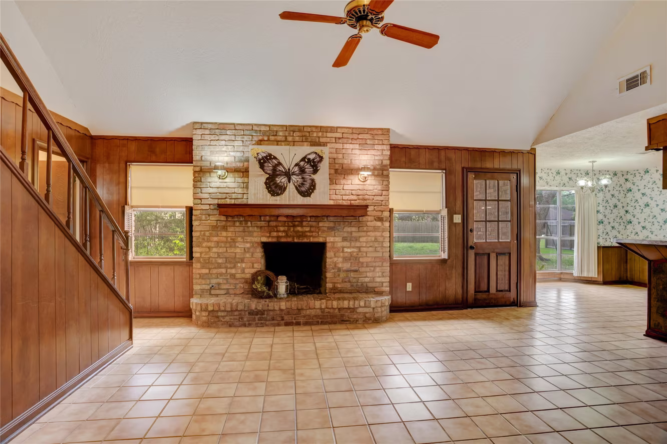 Photo 6 of 105 Ridgemont Drive, Alvin, TX