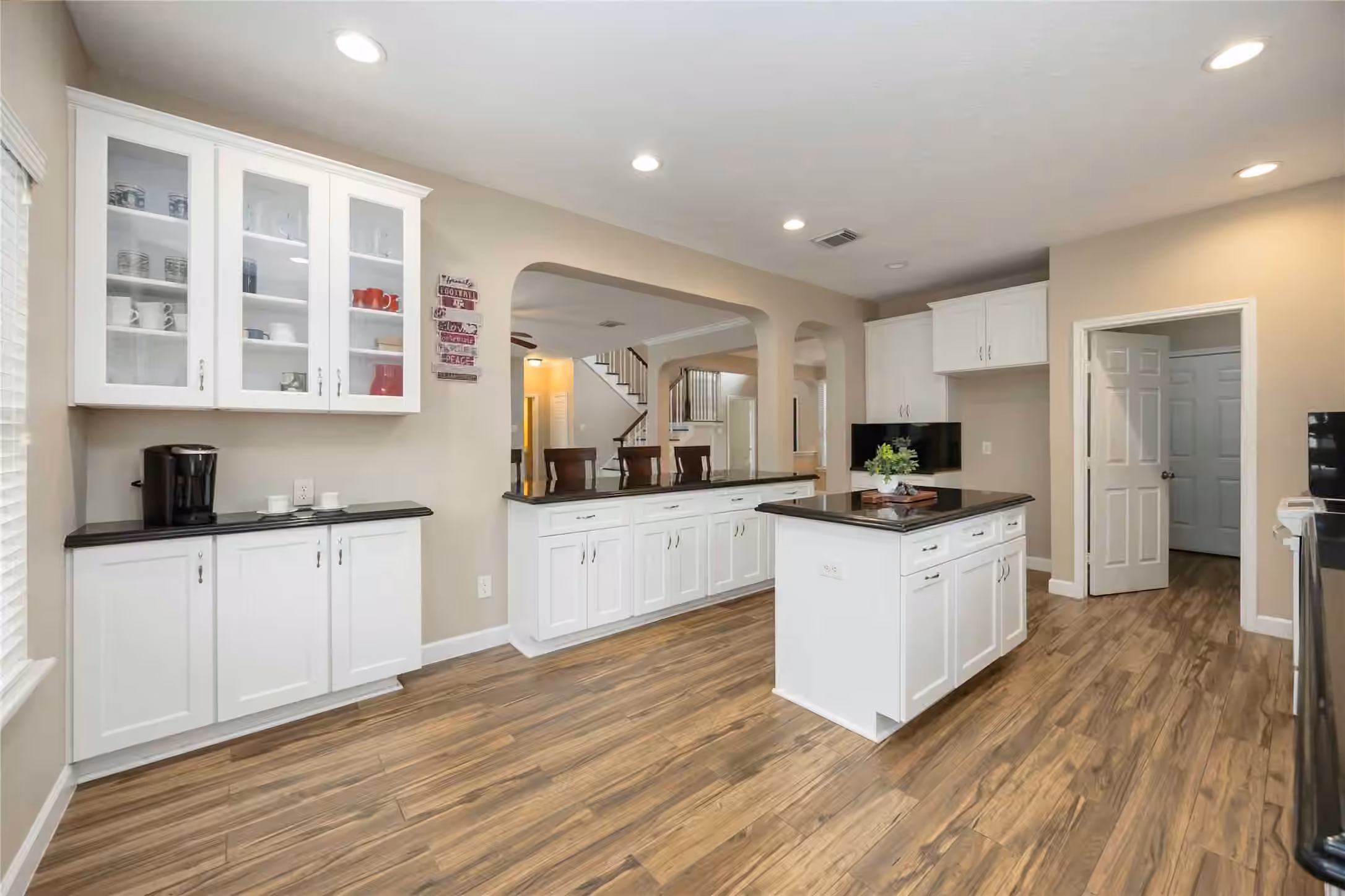 Photo 5 of 5498 Appleblossom Lane, Friendswood, TX