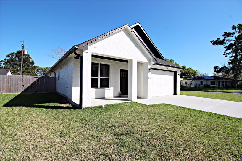 Photo 2 of 1118 N Shepherd Drive, Baytown, TX