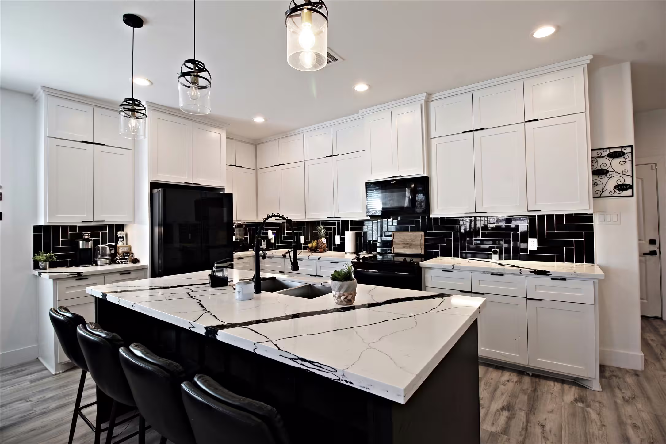 Photo 6 of 1118 N Shepherd Drive, Baytown, TX