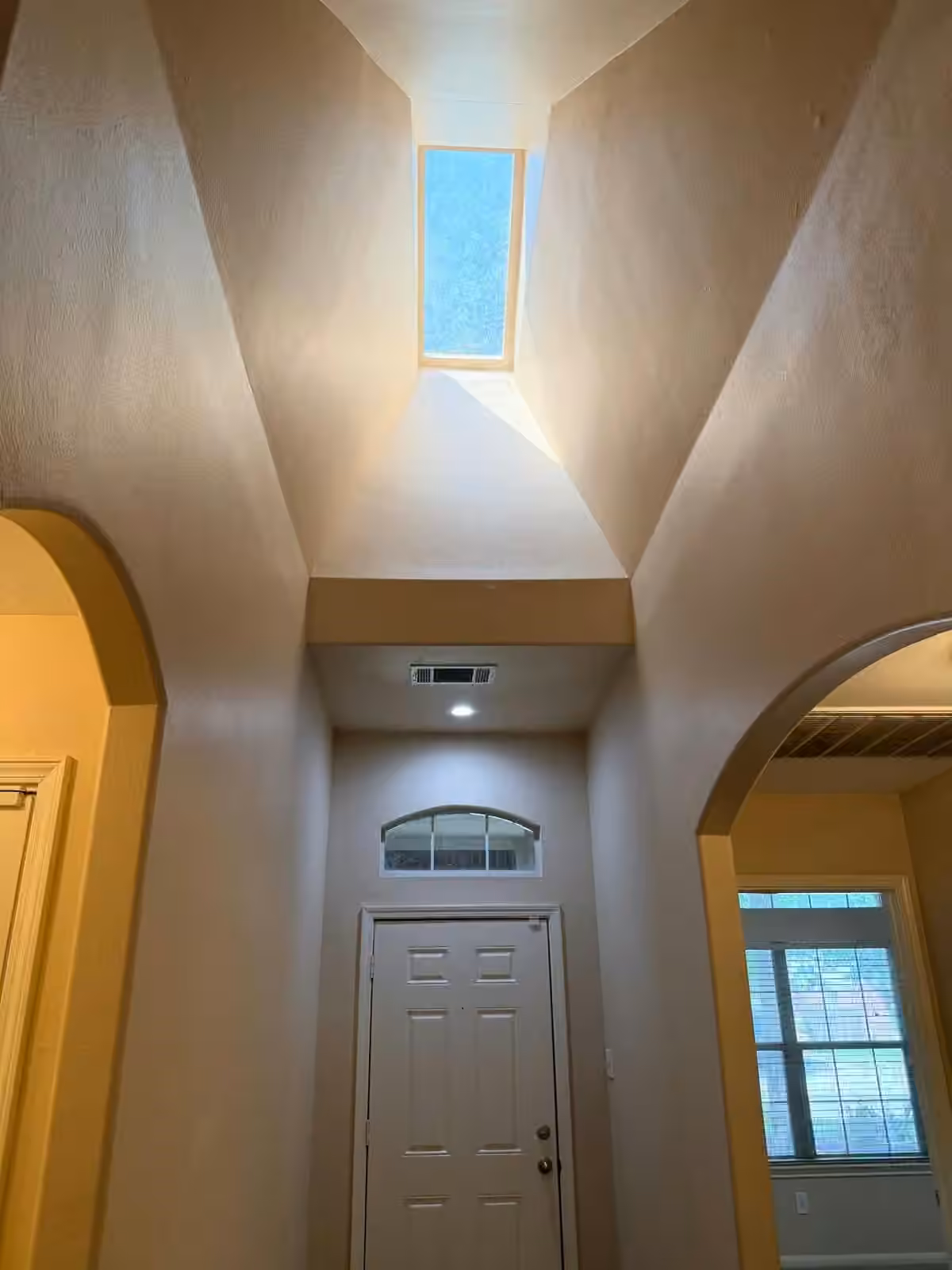 Photo 5 of 203 Fairwind Trail Drive, Conroe, TX