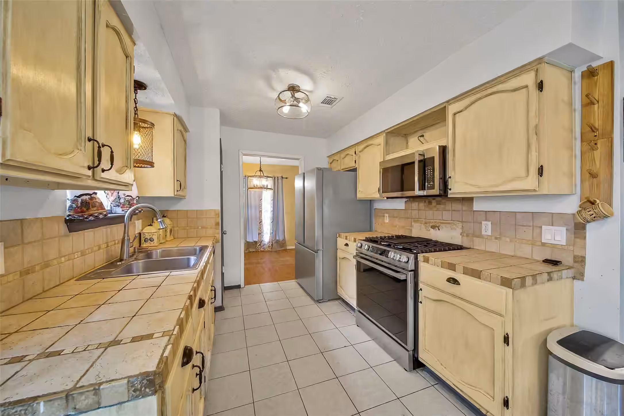 Photo 4 of 3418 Almondwood Drive, Spring, TX