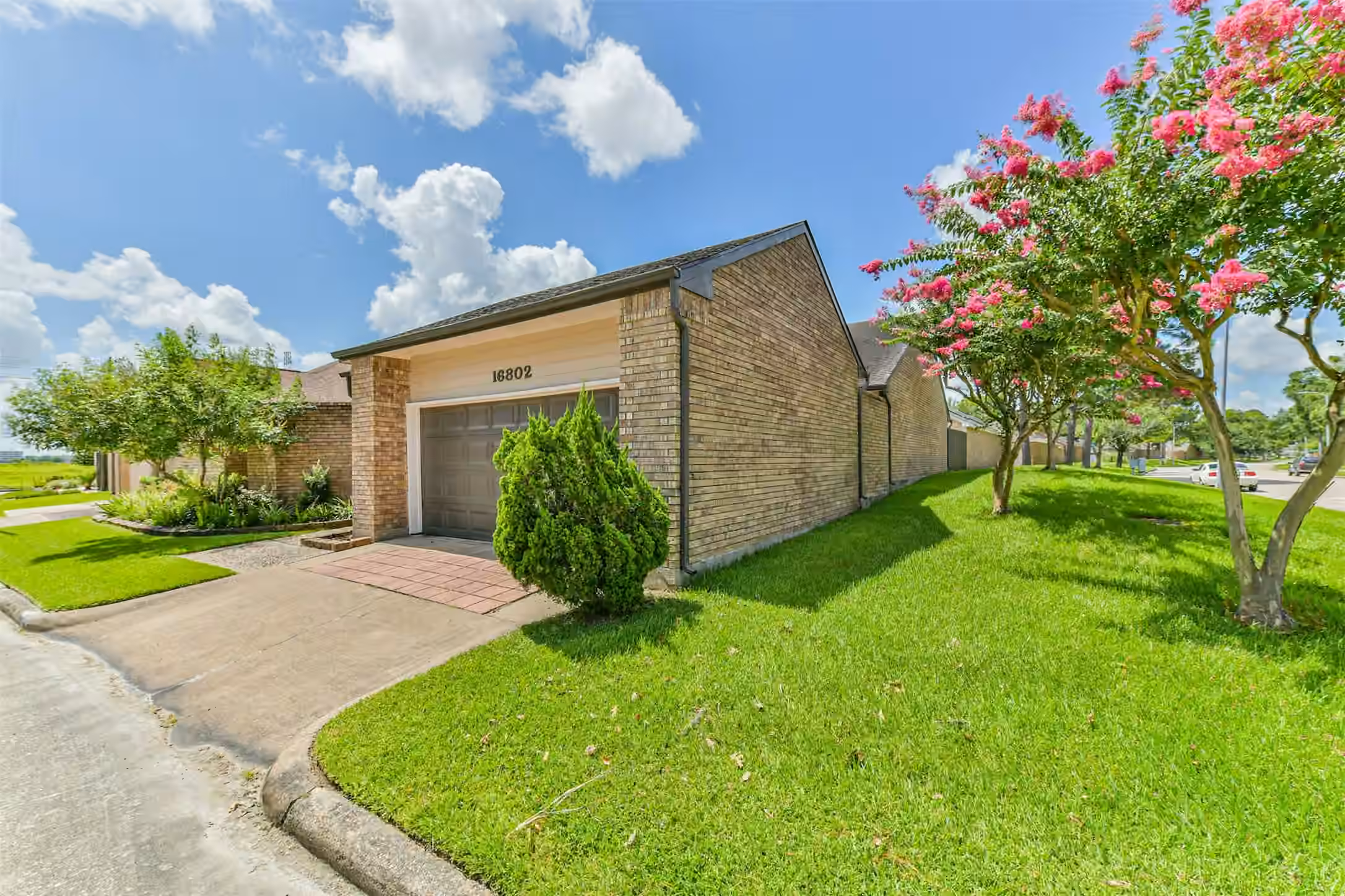 Photo 2 of 16802 Hartwood Way, Houston, TX