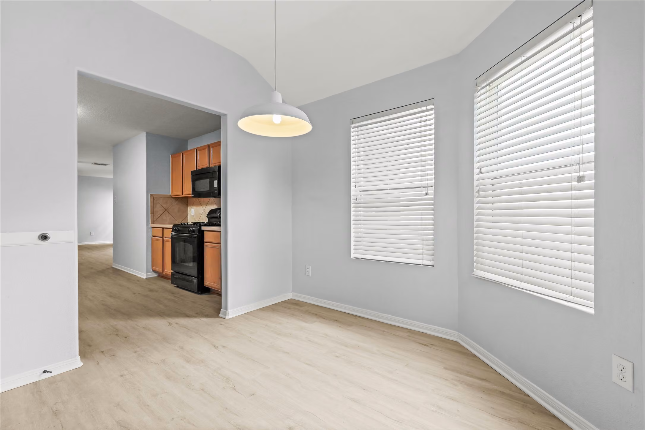 Photo 5 of 3523 Apple Dale Drive, Houston, TX