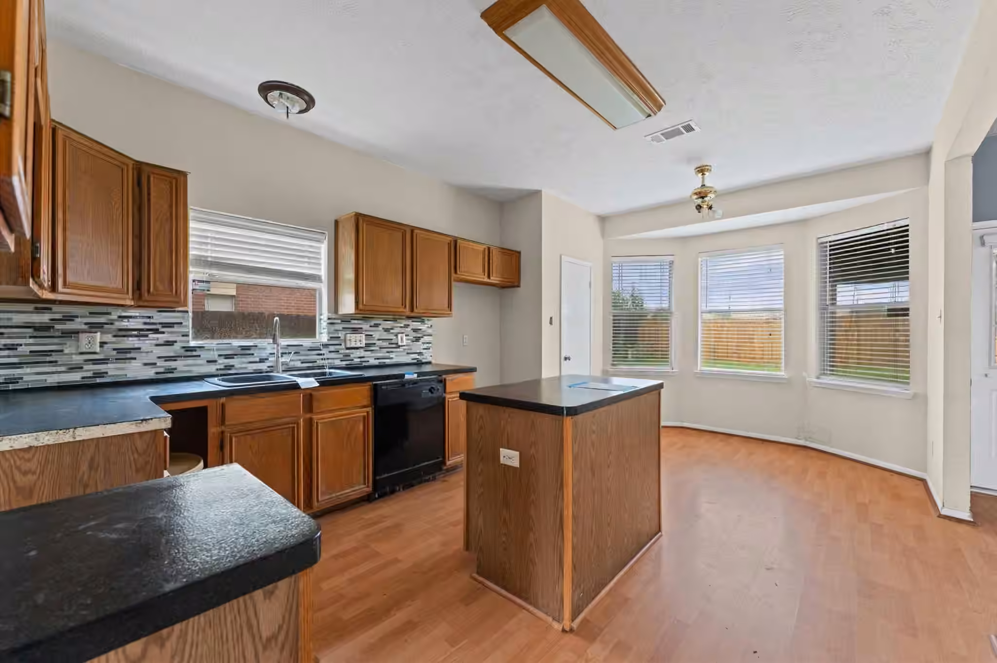 Photo 5 of 2926 Waterloo Road, Pearland, TX