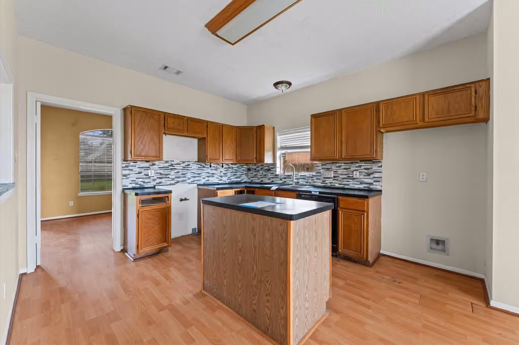 Photo 7 of 2926 Waterloo Road, Pearland, TX