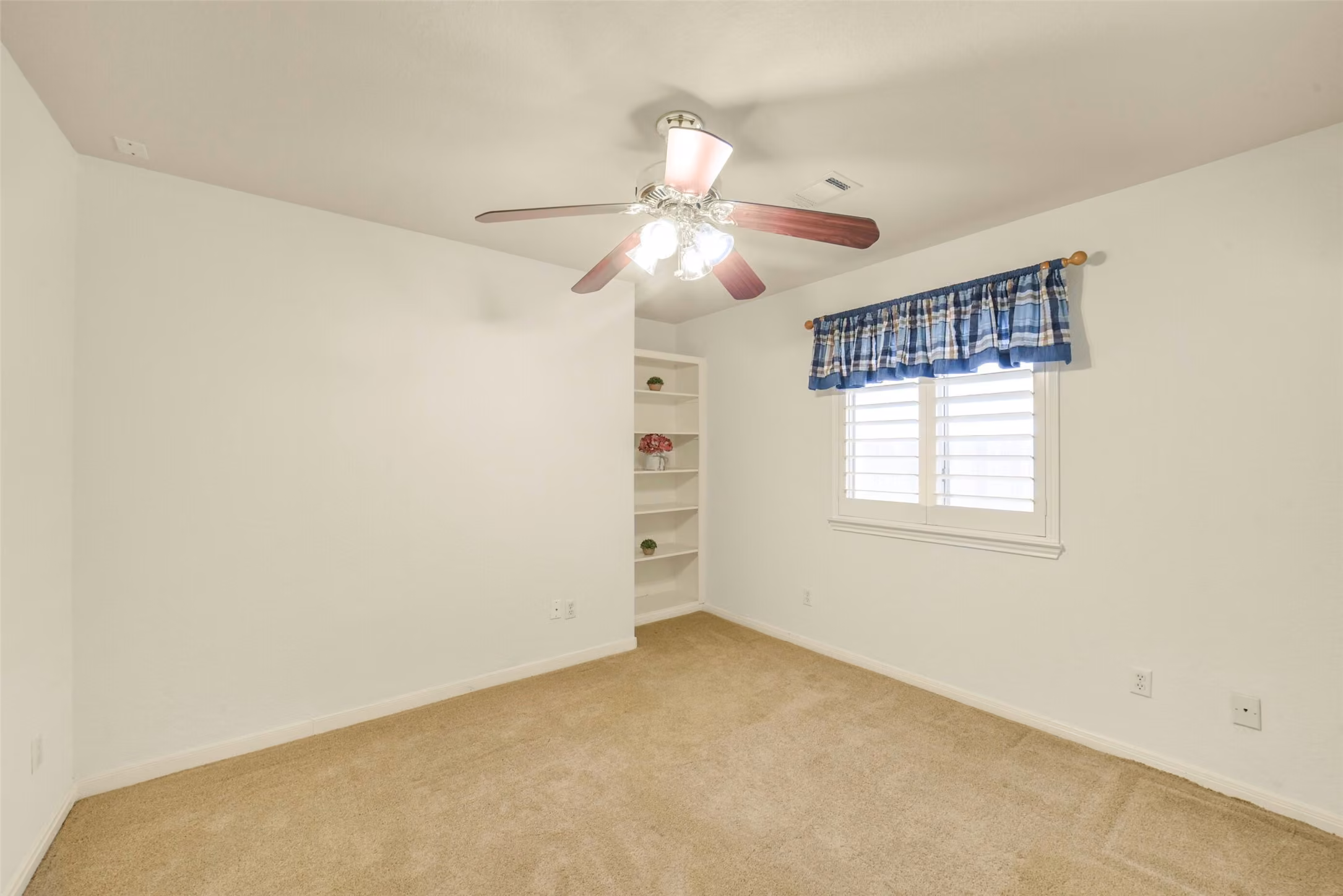 Photo 6 of 16710 Innisbrook Drive, Houston, TX