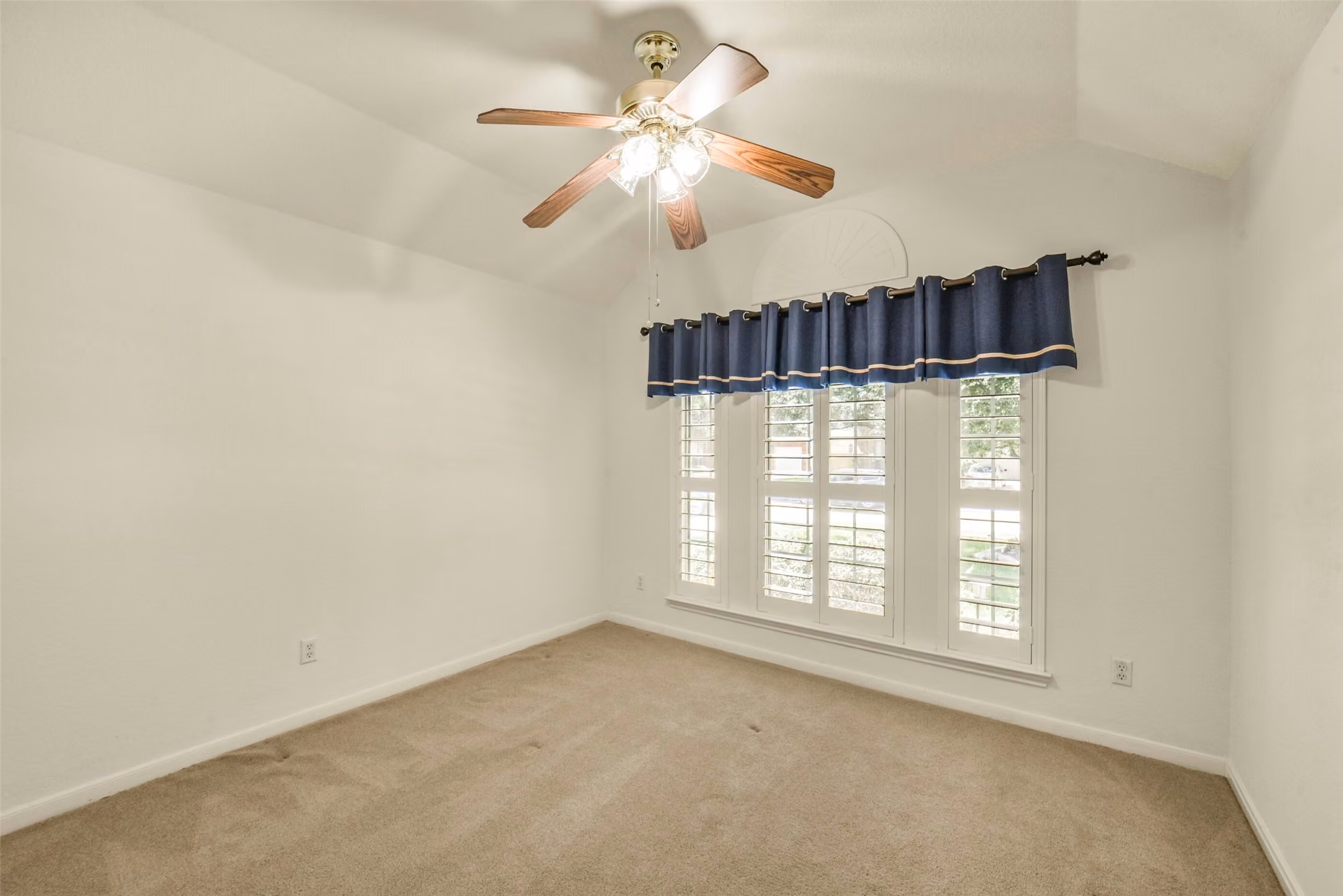 Photo 7 of 16710 Innisbrook Drive, Houston, TX