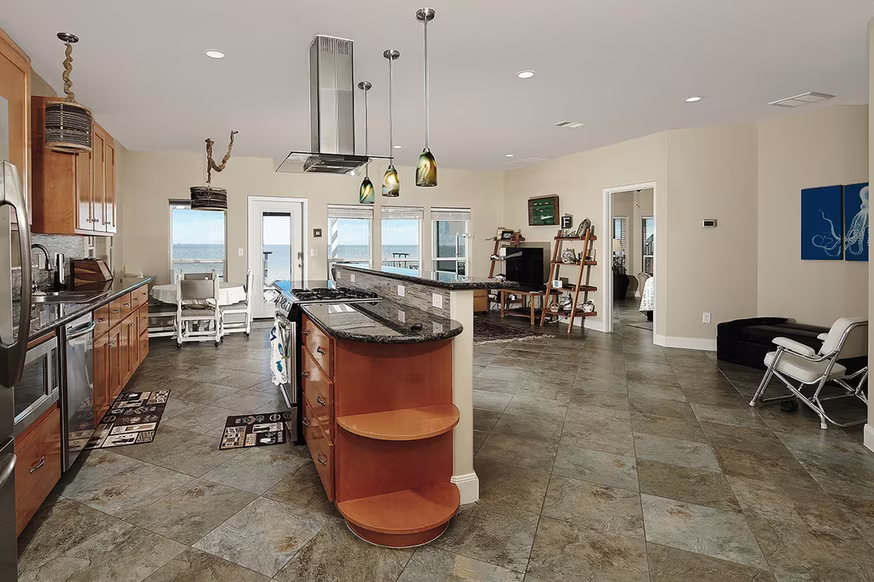 Photo 5 of 3723 Bayshore Drive, Bacliff, TX