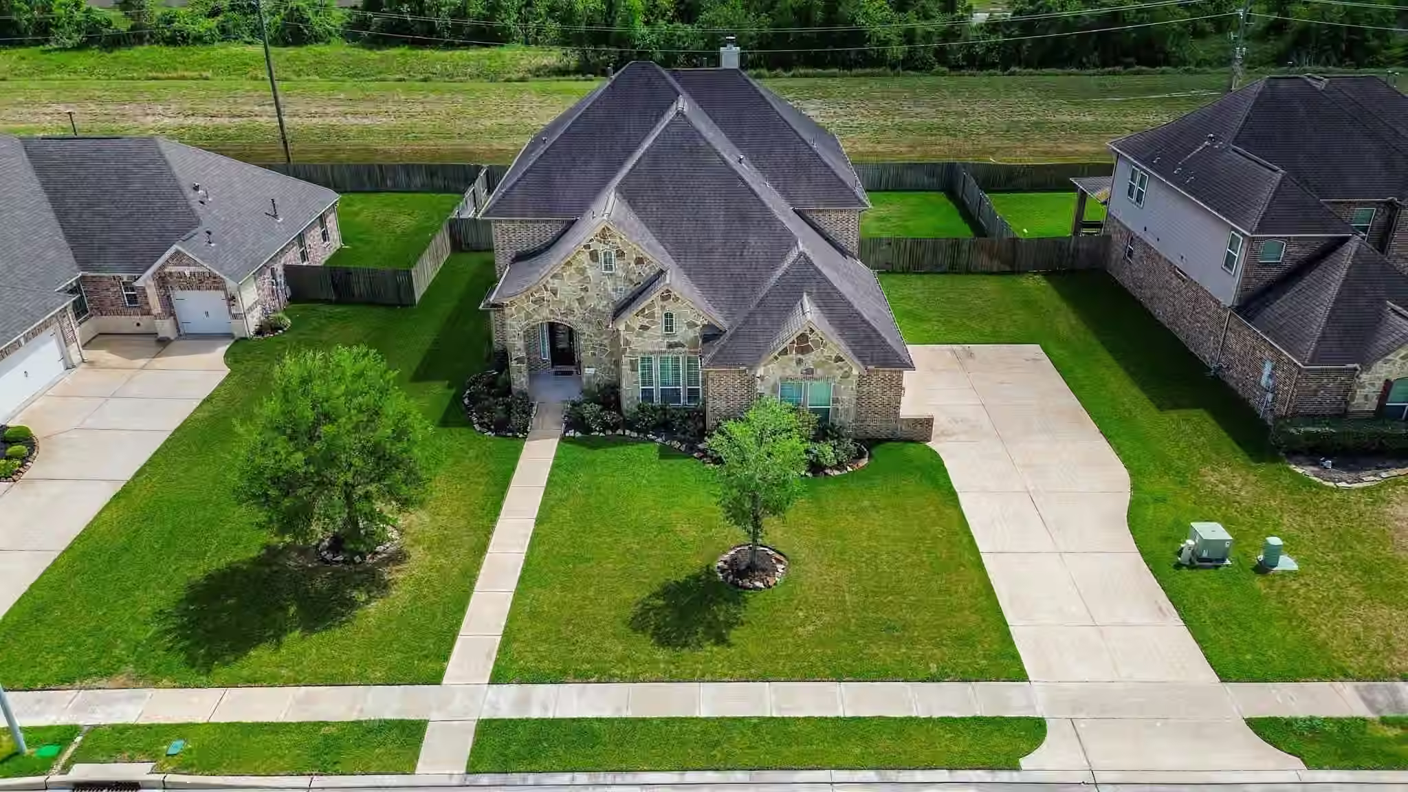 Photo 3 of 2714 Topaz Cove Lane, Rosharon, TX