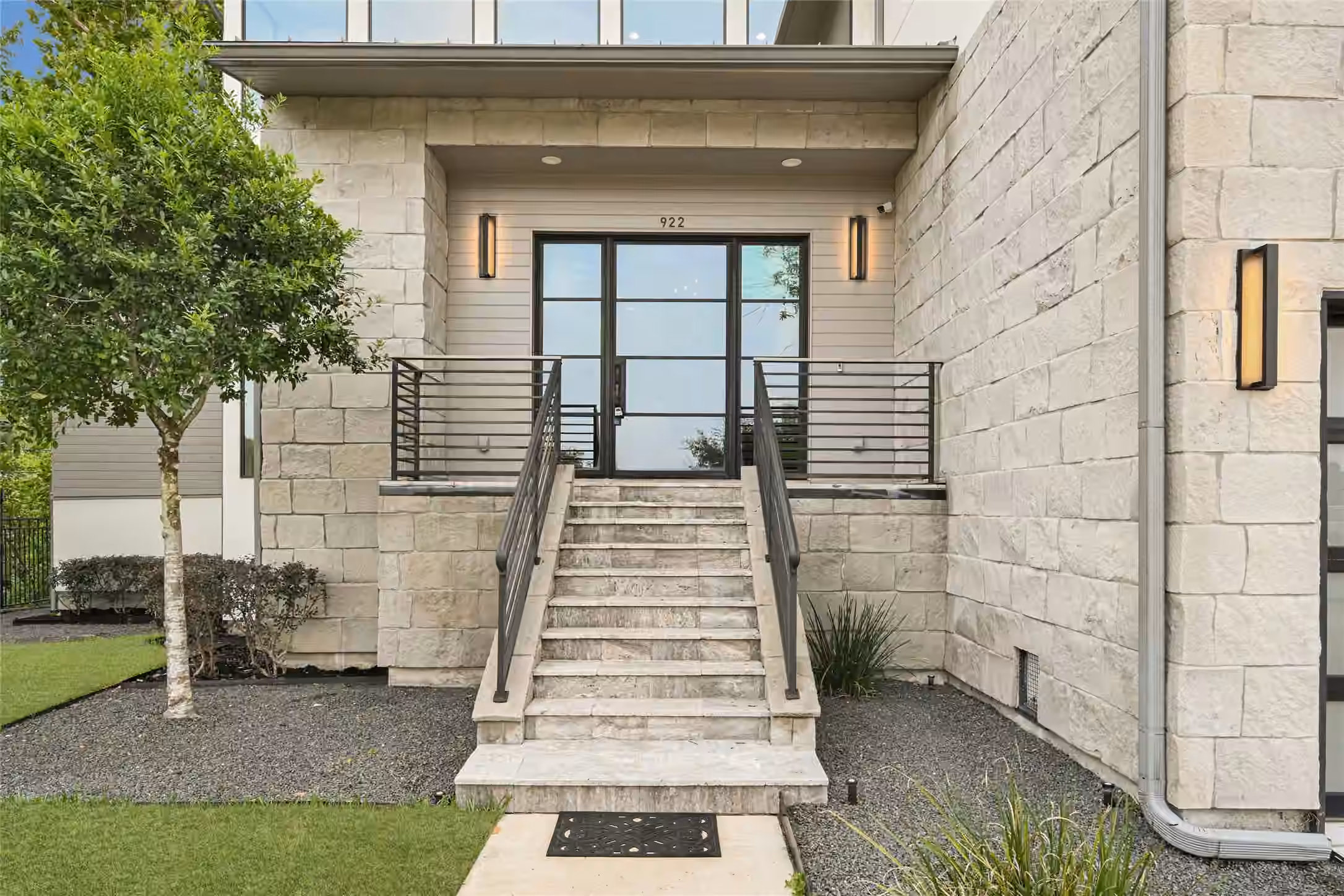 Photo 4 of 922 T C Jester Boulevard, Houston, TX