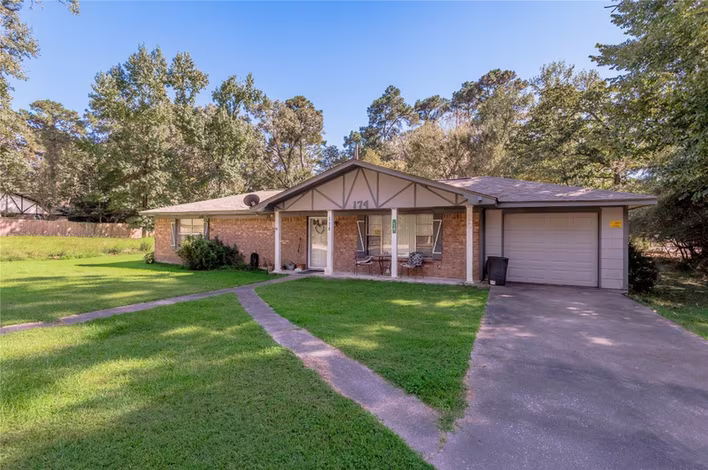 Photo 2 of 174 E Westwood Drive E, Trinity, TX