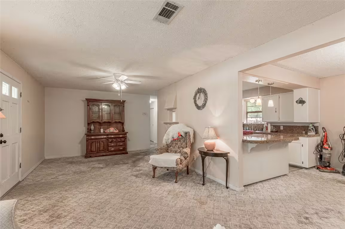 Photo 3 of 174 E Westwood Drive E, Trinity, TX