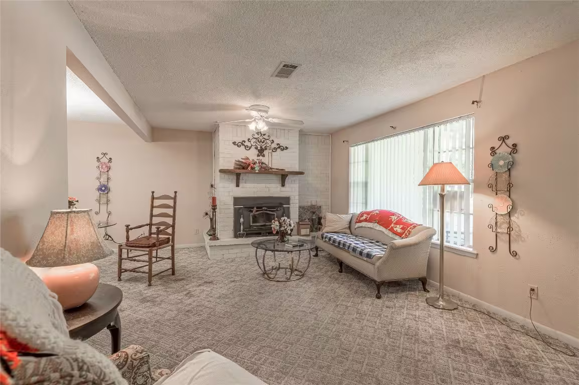 Photo 5 of 174 E Westwood Drive E, Trinity, TX