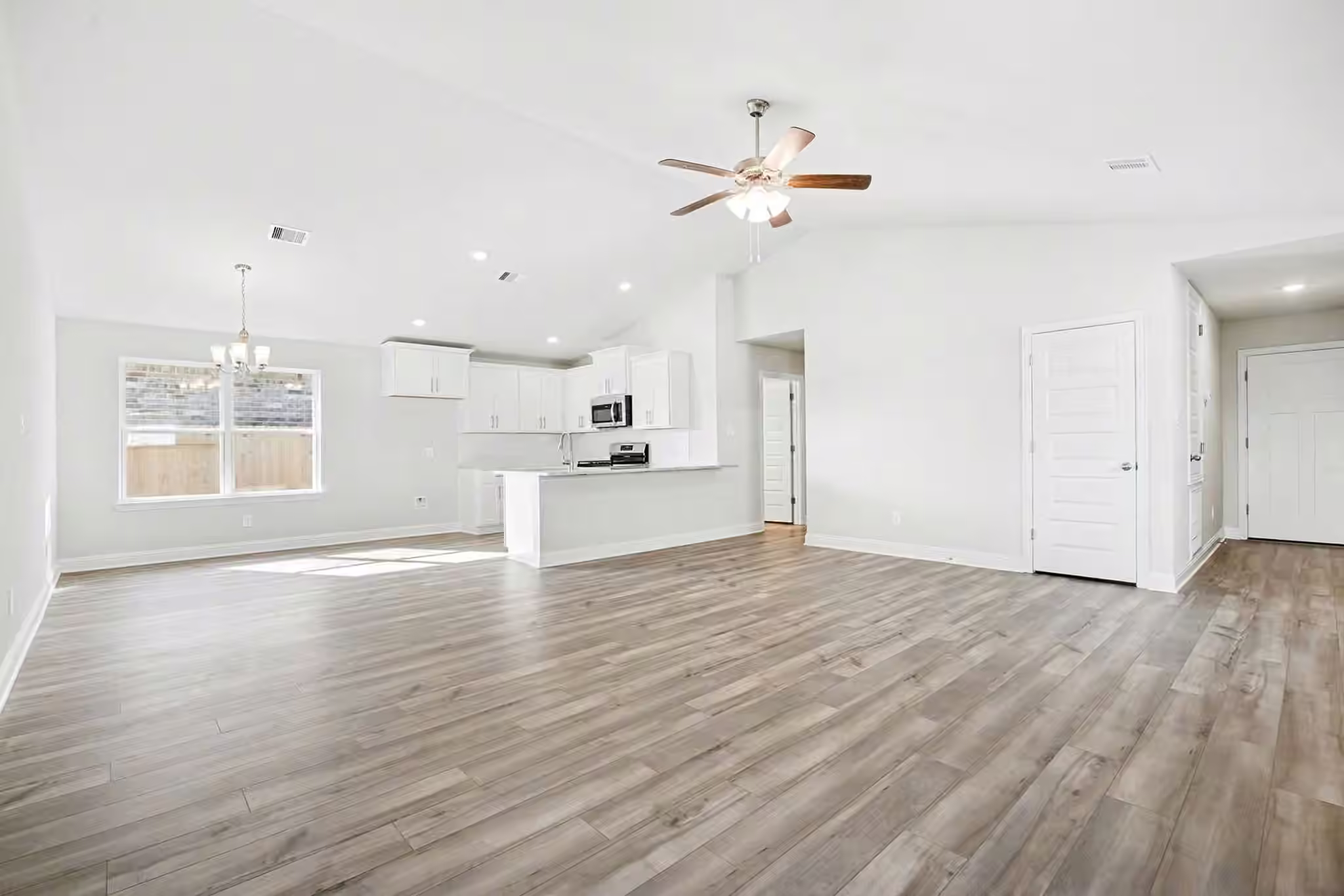 Photo 5 of 4401 West Bayou Maison Circle, Dickinson, TX