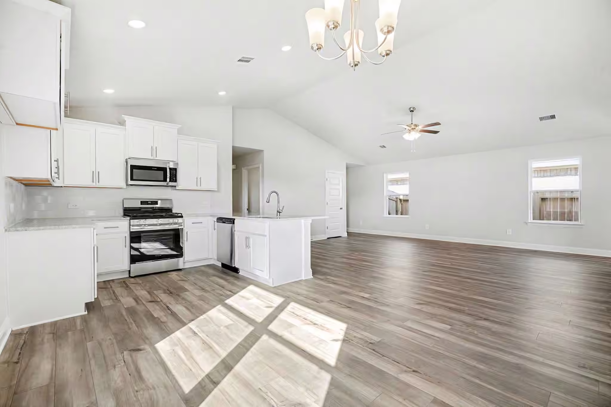 Photo 7 of 4401 West Bayou Maison Circle, Dickinson, TX