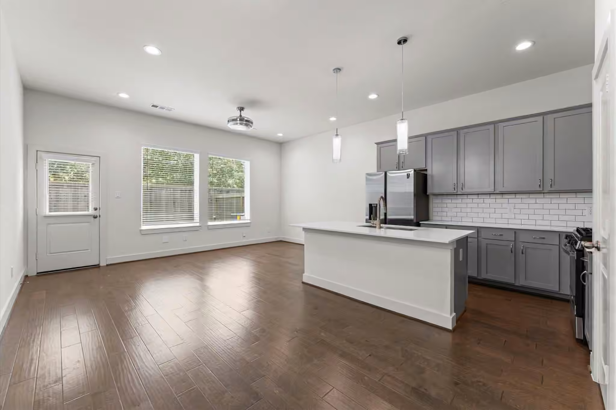 Photo 6 of 4163 Griggs Road, Houston, TX