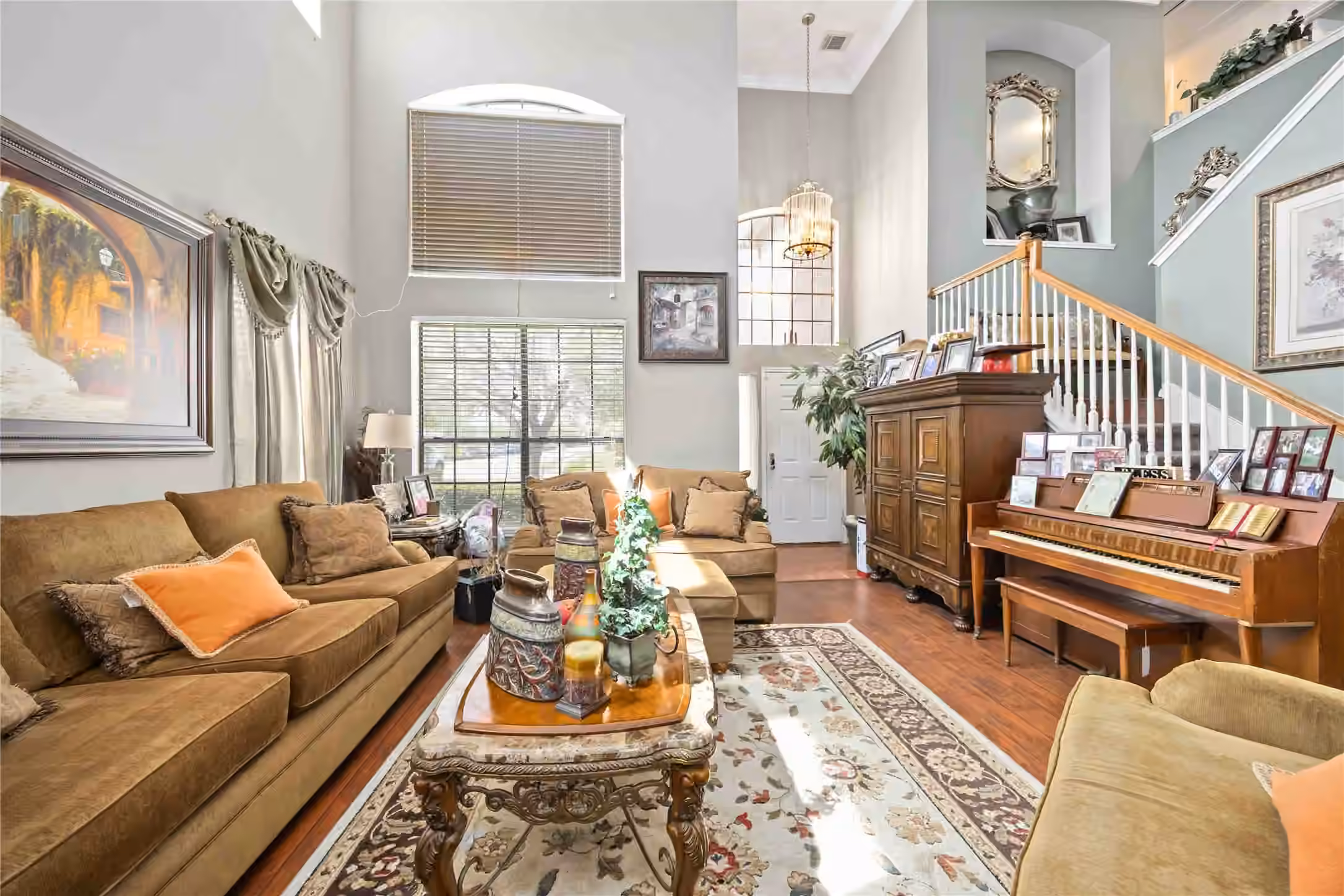Photo 3 of 602 Beverly Circle, Stafford, TX