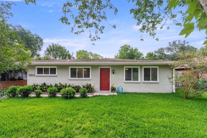 Photo 2 of 10613 Willowgrove Drive, Houston, TX