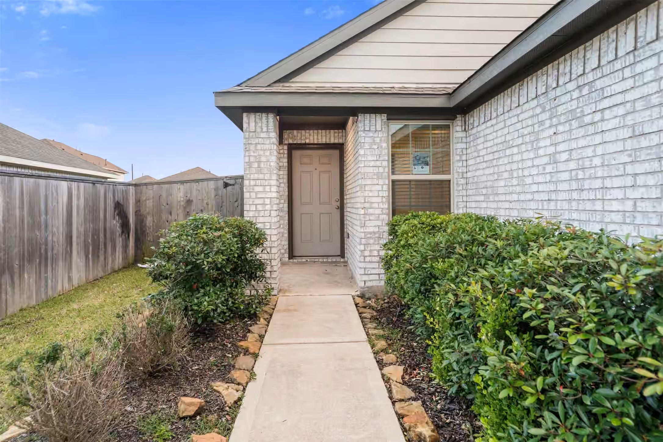 Photo 2 of 14534 Broadbury Pond Road, Rosharon, TX