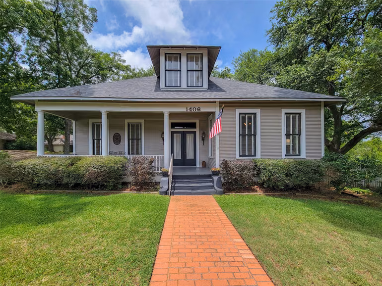 Photo 2 of 1406 Key Street, Brenham, TX