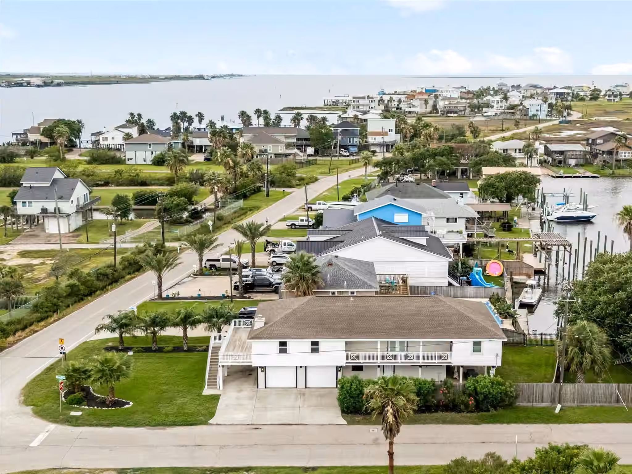 Photo 4 of 8902 Teichman Road, Galveston, TX