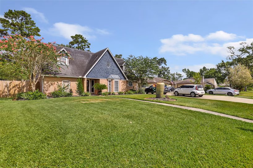 Photo 2 of 614 S Diamondhead Boulevard, Crosby, TX