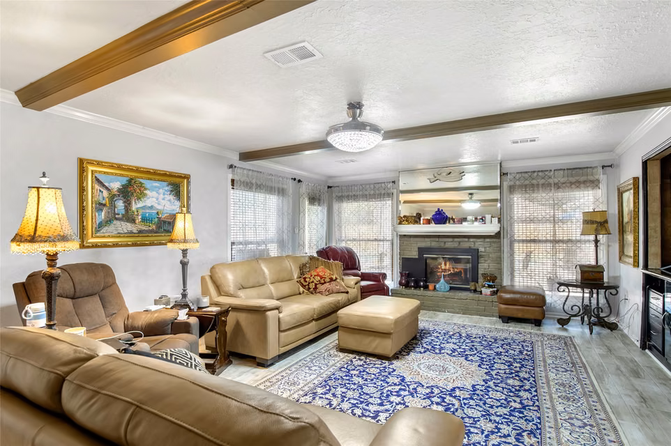 Photo 4 of 614 S Diamondhead Boulevard, Crosby, TX